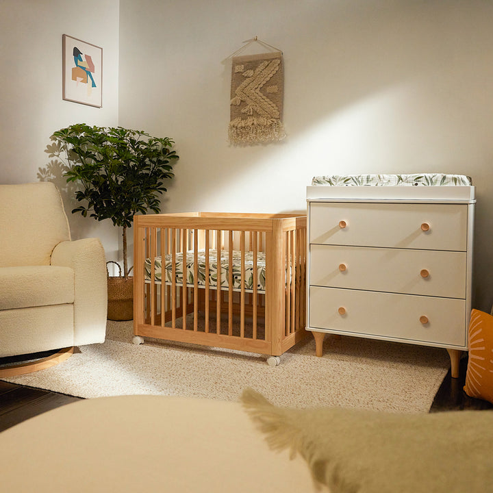 Yuzu 8-In-1 Convertible Crib With All Stages Conversion Kits