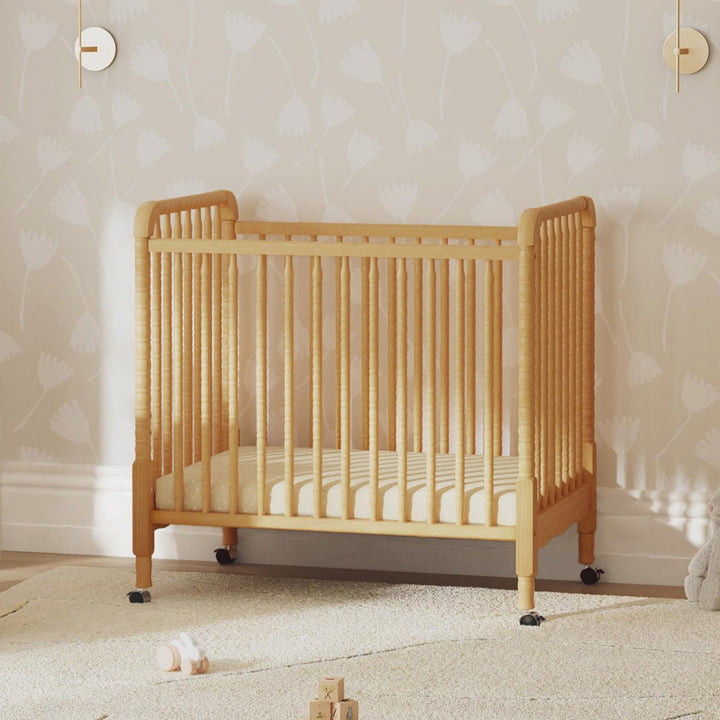 Jenny Lind 3-in-1 Convertible Mini Crib