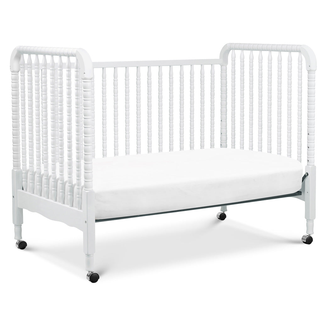 DaVinci Jenny Lind 3-in-1 Convertible Crib | Modern Nursery