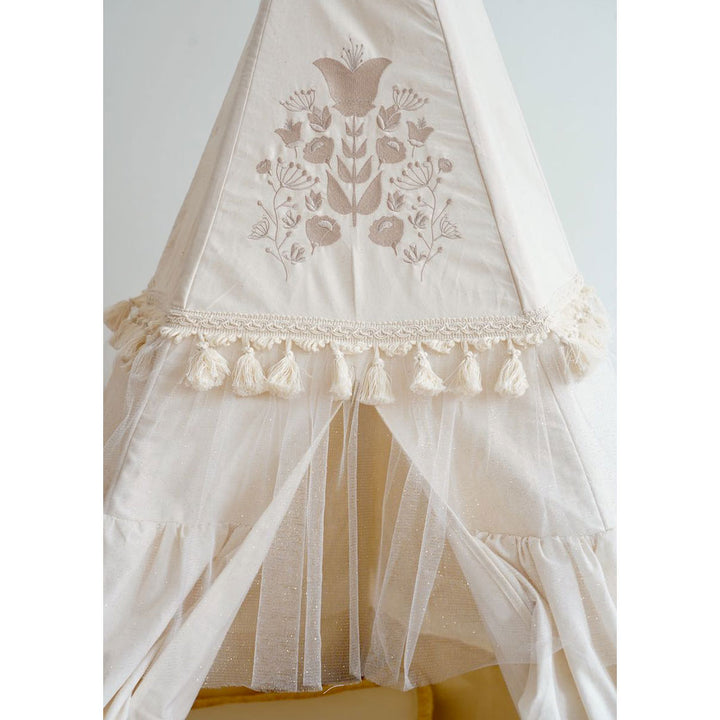 Teepee Tent with Frills