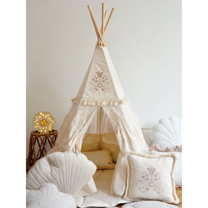 Teepee Tent with Frills