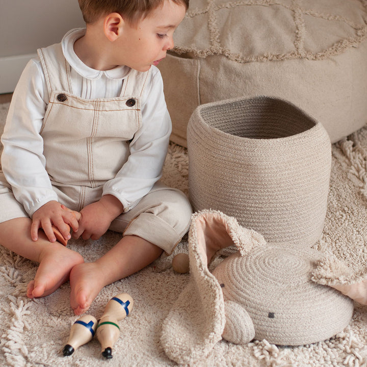 A child looking inside of the Lorena Canals Rita the Rabbit Basket